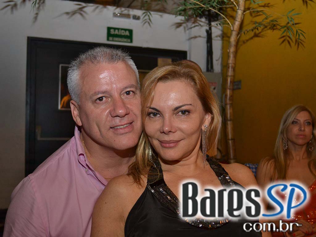 Dona Duda, Augusto Swing e integrantes de outros grupos se apresentaram em noite de samba-rock Dona Duda, Augusto Swing e integrantes de outros grupos se apresentaram em noite de samba-rock